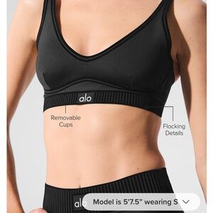 ALO Yoga Airlift Line Up Bra- Black